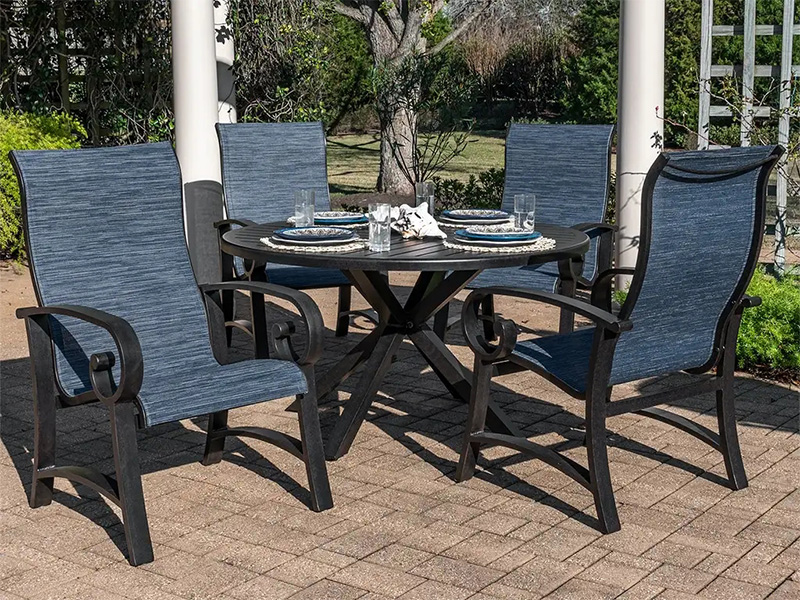 Solstice aged bronze aluminium med slynge 5-delt spisebord (52 tommer spisebord)