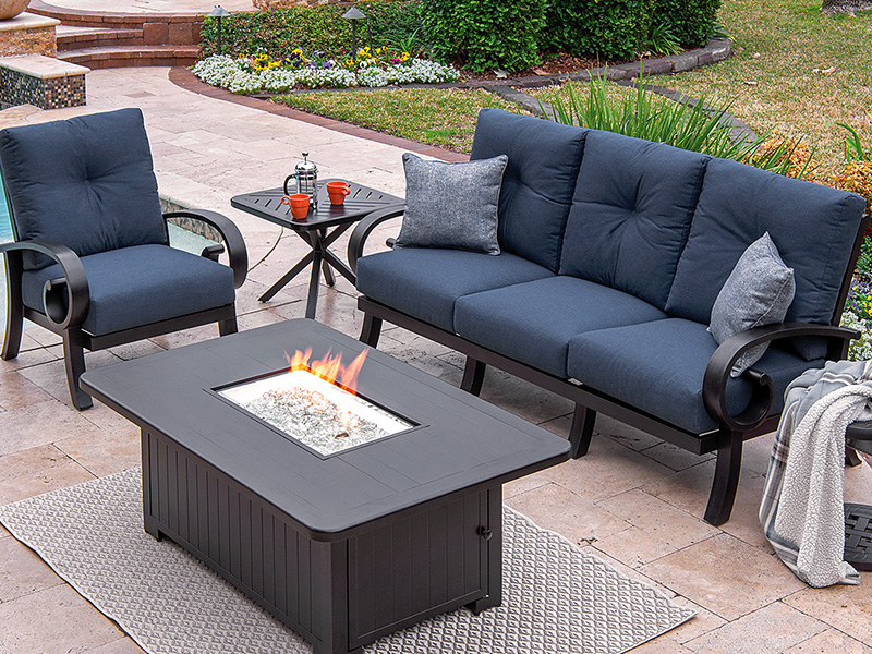 Solstice aged bronze aluminium med puder 4 stykke dyb siddegruppe med bålplads